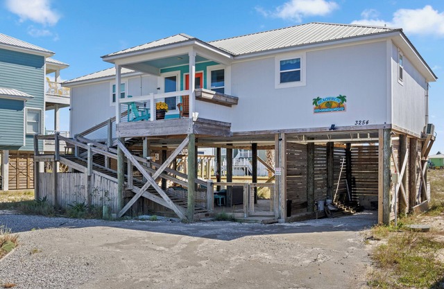 Charming 2-bedroom beach house with exceptional outdoor space! DOG FRIENDLY!