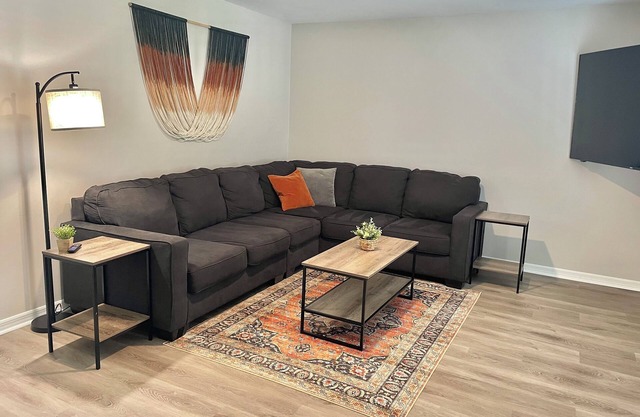 Charming 2-bedroom house with fire pit in Jacksonville