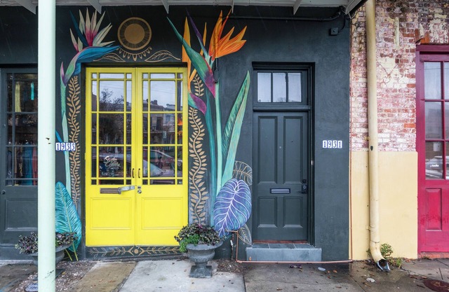 Charming 2-bedroom Flat in The Lower Garden District with a full balcony.
