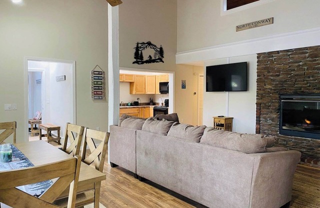 Charming 2-bedroom house with AC, WiFi in North Conway