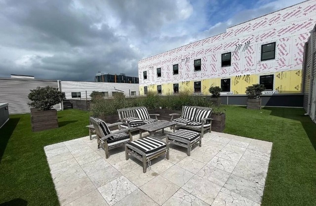 Charming 2-bedroom apartment in fabulous Philadelphia with In-Garage Parking