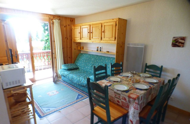 Charming 2-Room Apartment in Les Saisies, Sleeps 6, Ski-in Ski-out Access