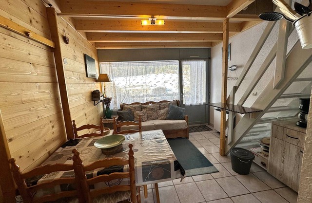 Charming 2-Room Loft with Mezzanine Near Ski Shuttle - Sleeps 4, Pet-Friendly