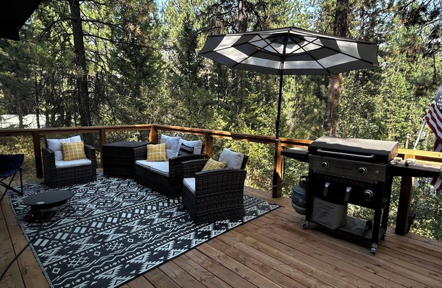 Charming 2B-1 B quiet mountain retreat in Terrace Lakes just an hour from Boise.