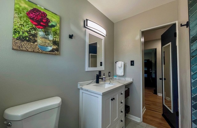 Charming 2BR Upstairs Duplex - Mountain Views - Pet-Friendly