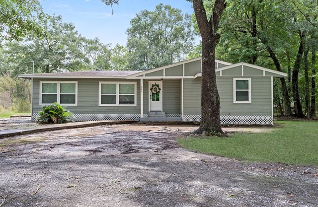 Charming 3-bed/2-Bath house with WiFi in Lumberton