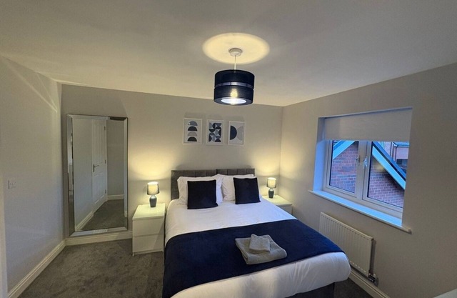 Charming 3-bed house with Garden- Sleeps 7