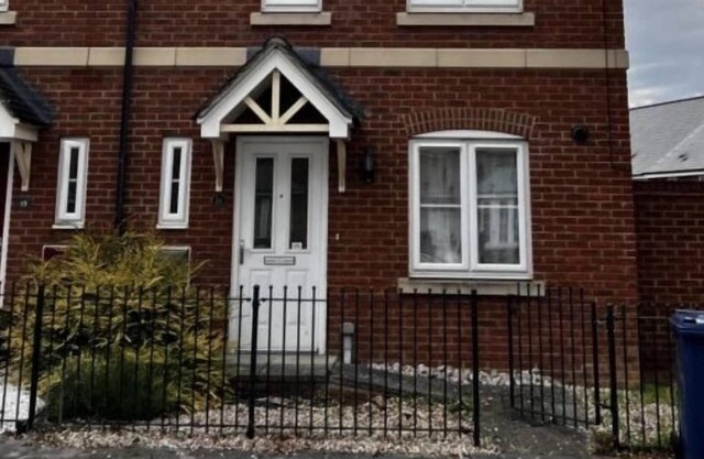 Charming 3-Bed House in Gloucester