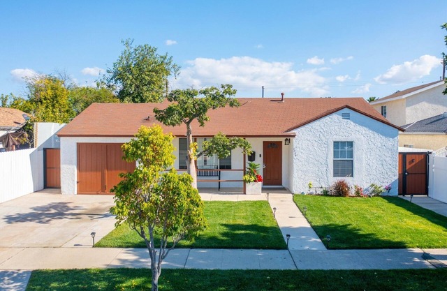 Charming 3-bedroom house with AC and WiFi in wonderful North Hollywood
