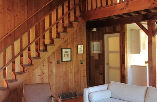 Charming 3-bedroom house in peaceful South Kingstown with AC, WiFi
