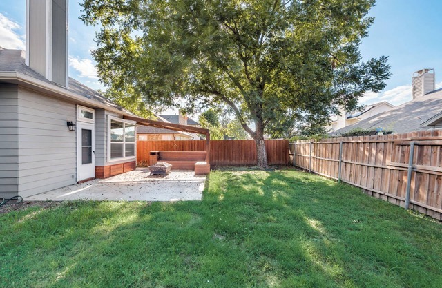 Charming 3-bedroom house in wonderful Grand Prairie with Pool Table and Office