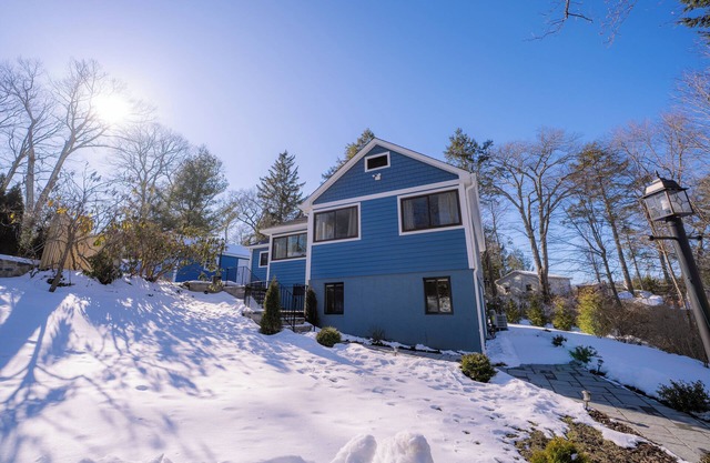 Charming 3-bedroom lake house with WiFi, AC in scenic Putnam Valley