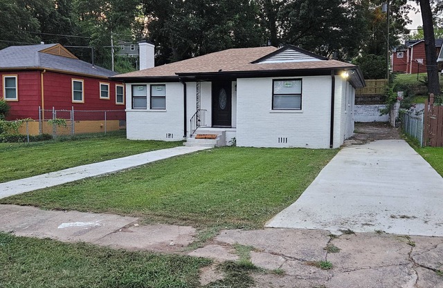 Charming 3-bedroom 2 bathroom house with WiFi, AC in marvelous Birmingham.