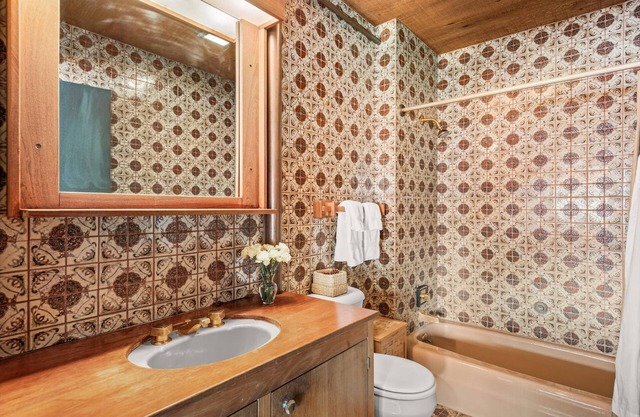 Charming 3-bedroom, 3-bath mountain residence escape just 10 min. from Aspen.