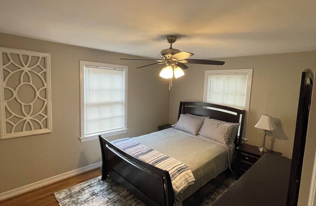Charming 3-bedroom and 2 bath house with AC and WiFi in Tuscaloosa.