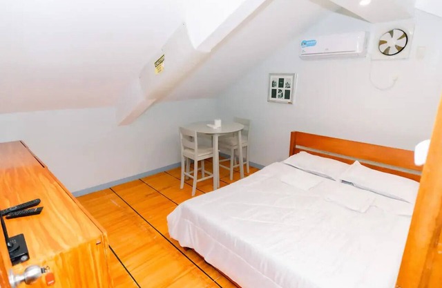 Charming 3 bedroom boutique, bathtub, 180sq.metersnn
