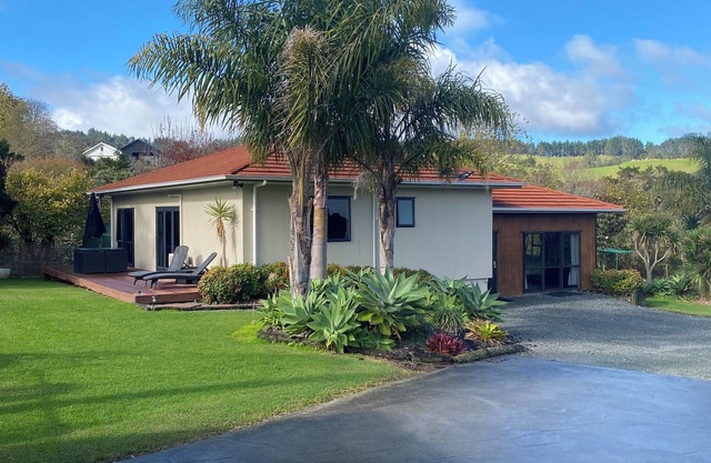 Charming 3-bedroom cottage in Whangarei with WiFi, AC