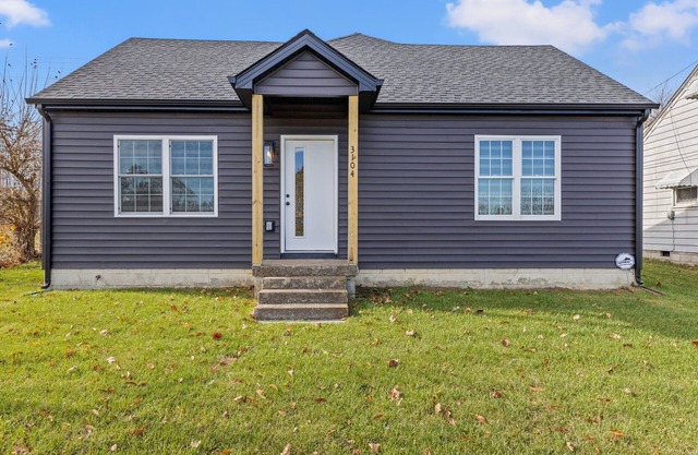 Charming 3-bedroom farmhouse in welcoming Lexington with WiFi, AC