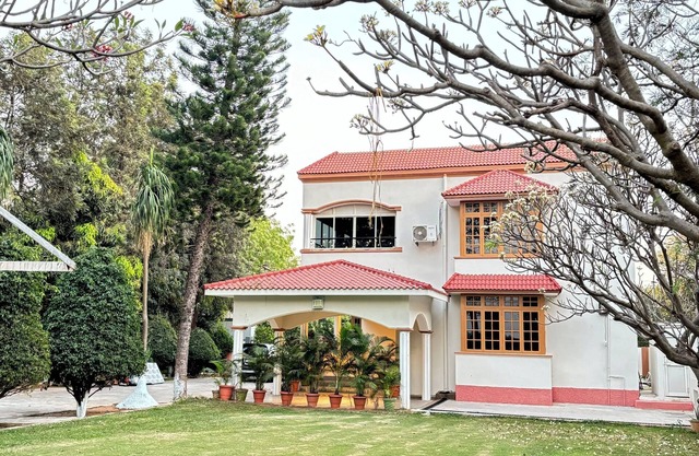 Charming 3-bedroom farmhouse with WiFi and AC in serene Tolkatta