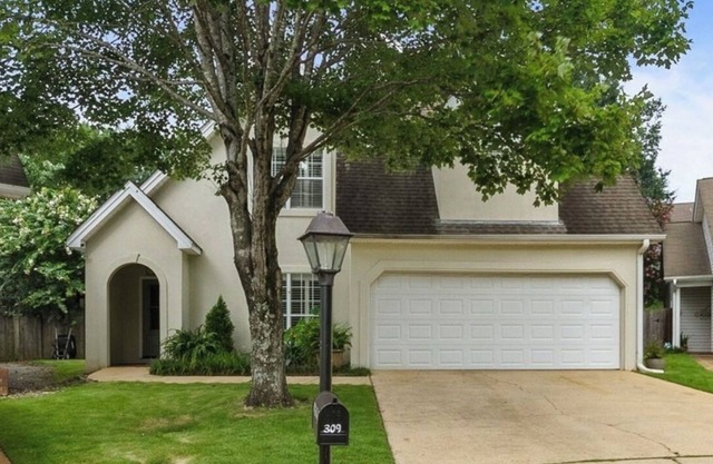 Charming 3 Bedroom House Just Minutes Away From Campus Perfect For Gamedays