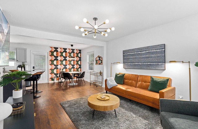 Charming 3-bedroom house with WiFi and AC in delightful Charlotte
