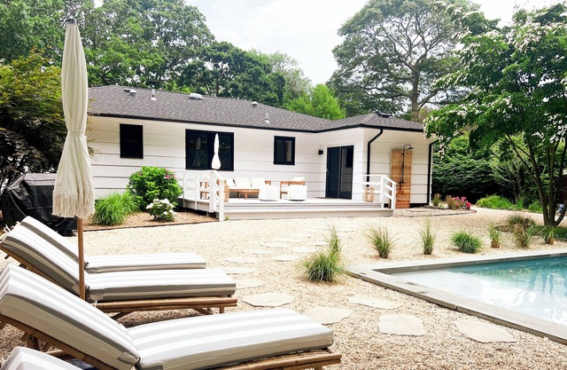 Charming 3-bedroom house with heated pool in Bellport village.