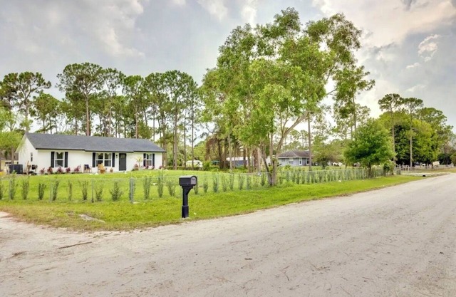 Charming 3-bedroom house with WiFi, AC in welcoming Westlake