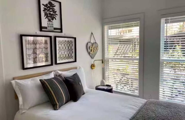 Charming 3-bedroom house with WiFi, AC in lovely Concord