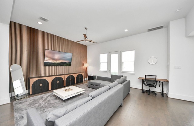 Charming 3-bedroom house with fitness equipment in brilliant Houston