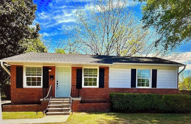 Charming 3-bedroom house with AC and WiFi near marvelous downtown Raleigh