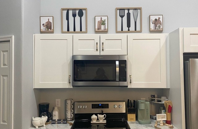 Charming 3-bedroom house in lovely Sanford with WiFi and AC