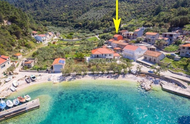 Charming 3-bedroom house in Croatian nature with a view and right by the sea