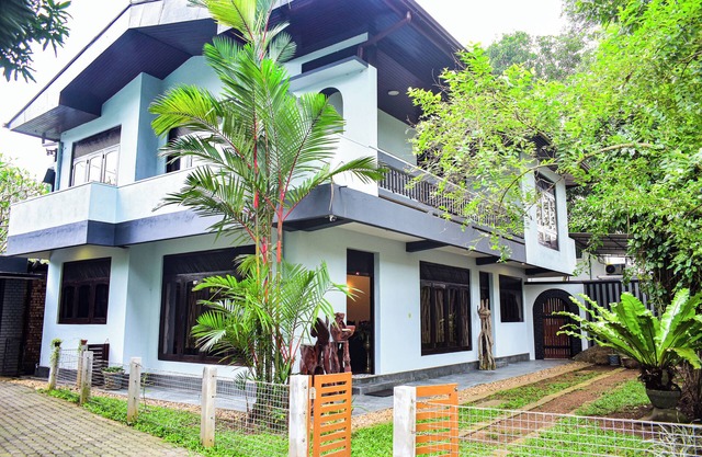 Charming 3-bedroom house in perfect Galle with WiFi, AC