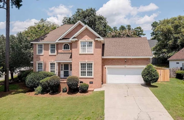 Charming 3-bedroom house with pool, jacuzzi bathtub, and WiFi for Masters rental