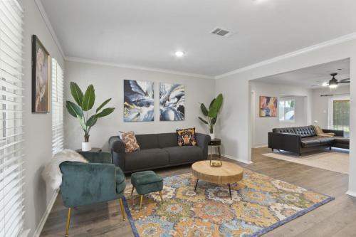 Charming 3-bedroom house in terrific Houston with AC, WiFi