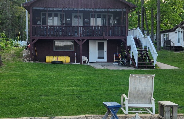 Charming 3-bedroom house with lake front access near boat launch in Laona.