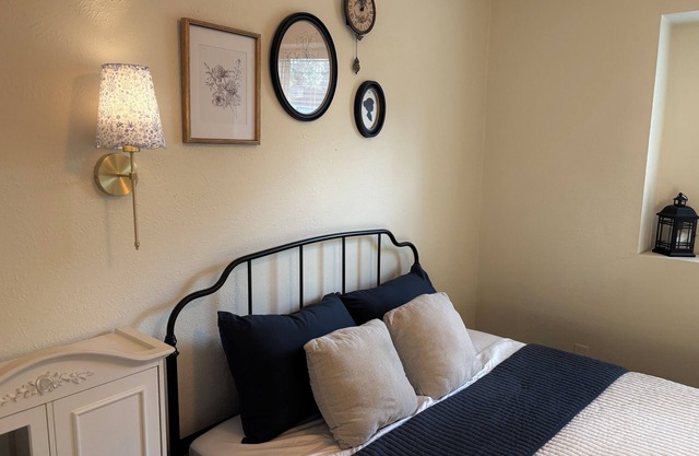 Charming 3 bedroom house in Houston with AC,WiFi 18 minIAH Bush-Woodlands
