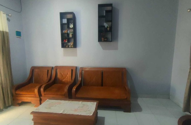 Charming 3-bedroom house in delightful Nusa Tenggara Bar. with AC