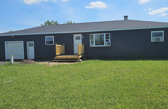 Charming 3-bedroom ranch house in enchanting Westmoreland .