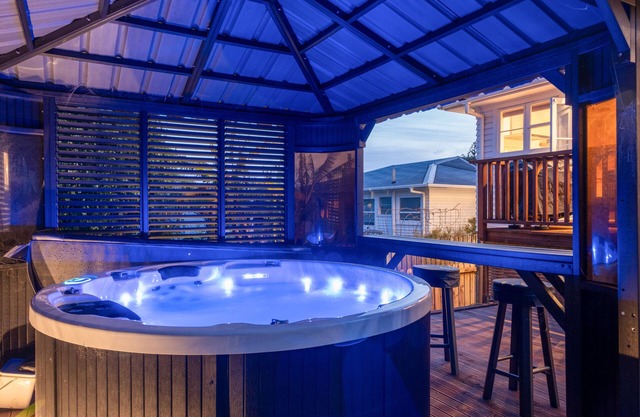 Charming 3 bedroom retreat with Spa & Deck