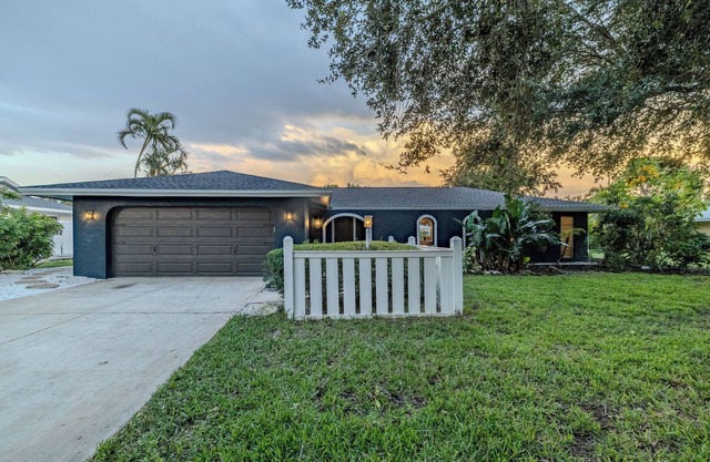Charming 3-bedroom riverside bungalow in Bradenton