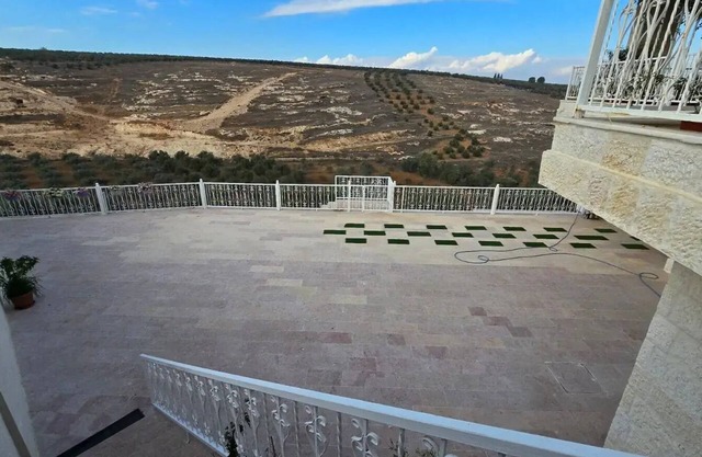 Charming 3-bedroom scenic villa with a pool, WiFi in the lovely north