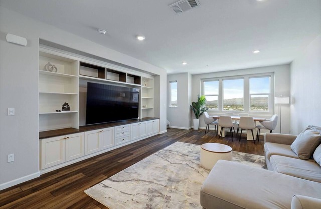 Charming 3-bedroom townhome with AC, WiFi in welcoming San Jose
