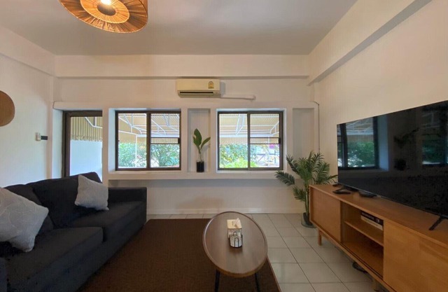 Charming 3-bedroom townhome with AC, free wifi near Central Festival