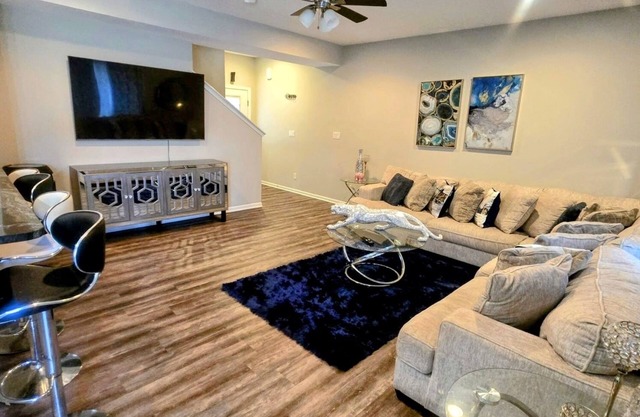 Charming 3-bedroom townhome with AC and WiFi in GrimesnWeekly discount is 10%