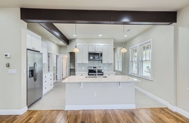 Charming 3-bedroom under ancient oak trees in Titusville
