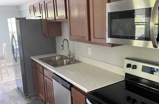 Charming 3-bedroom house in Jacksonville with WiFi and AC