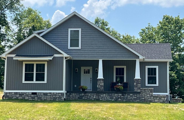 Charming 3-bedroom house on Rough River Lake near Leitchfield!