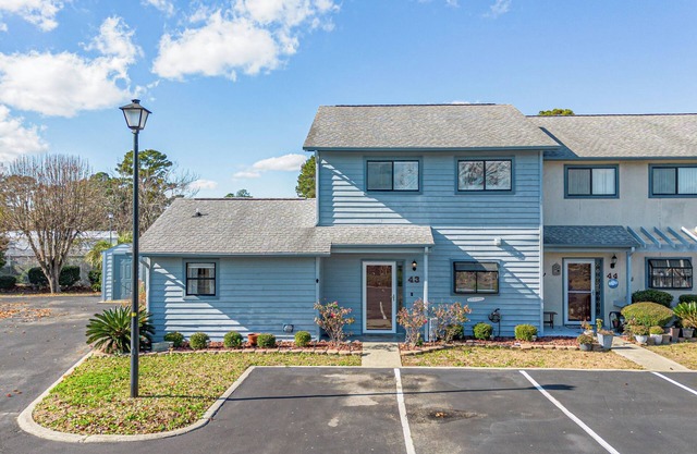Charming 3-bedroom townhome with 3 full baths, Community Pool!