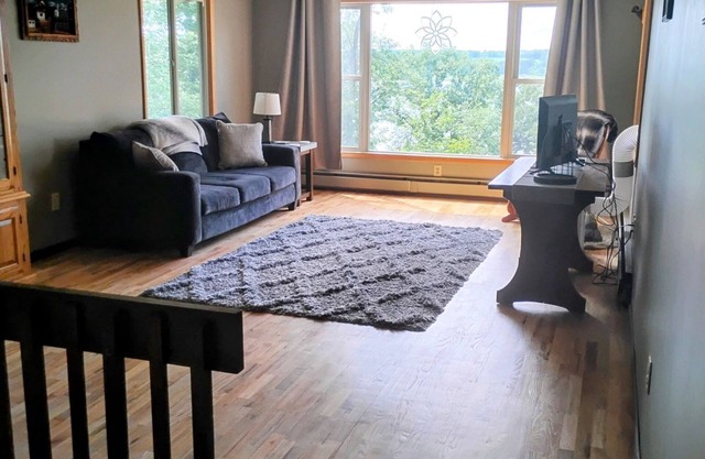 Charming 3-bedroom house on Lake Charlotte in Long Prairie